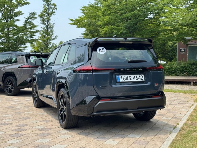 토요타 '올 뉴 RAV4 PHEV GR SPORT'. 사진=최태인 기자
