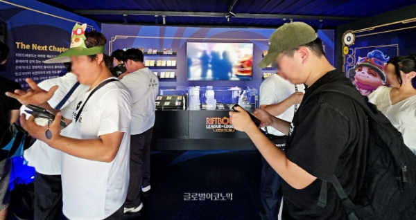 2026년 7월 11일 대전컨벤션센터 인근에서 열린 '미드 시즌 인비테이셔널(MSI) 팬 페스타' 현장에 거래형 카드 게임(TCG) '리프트바운드' 전시 부스가 열렸다. 사진=이원용 기자