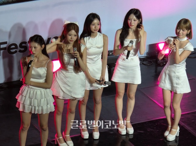 강원도 인제스피디움에서 열린 현대 N 페스티벌 N cup 3라운드의 무대를 장식한 걸그룹 '리센느(RESCENE)'. 사진=최태인 기자