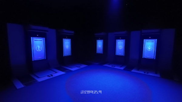 전시회 막바지의 무기고를 연상시키는 전시 공간. 사진=이원용 기자