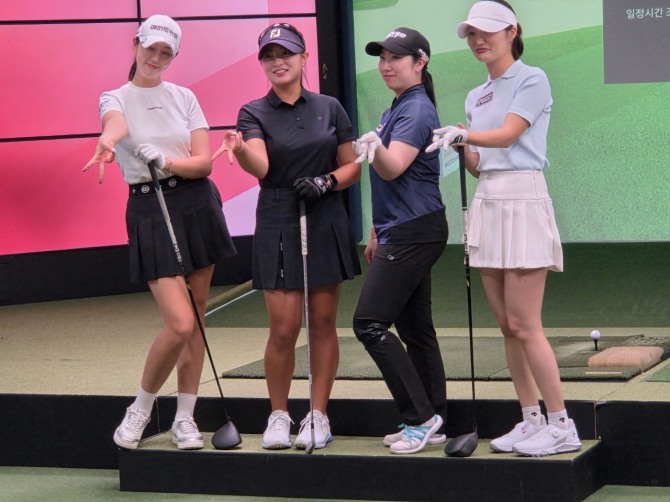 조윤정, 김나영2, 서초비, 이진경(왼쪽부터). 사진=글로벌이코노믹