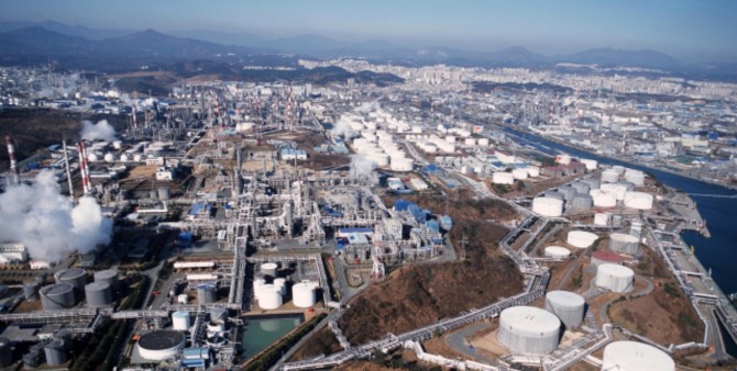 울산 남구 울산·미포국가산업단지 석유화학공단 전경. 울산은 전력 사용량이 많은 제조업이 밀집해 지역별 차등 전기요금제의 영향을 크게 받는 지역이다. 사진=울산시