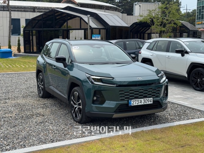 토요타 '올 뉴 RAV4 HEV XSE'. 사진=최태인 기자