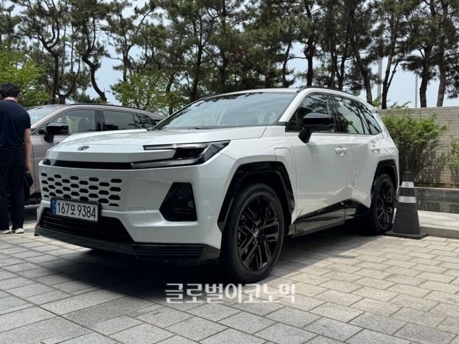 토요타 '올 뉴 RAV4 PHEV LIMITED'. 사진=최태인 기자
