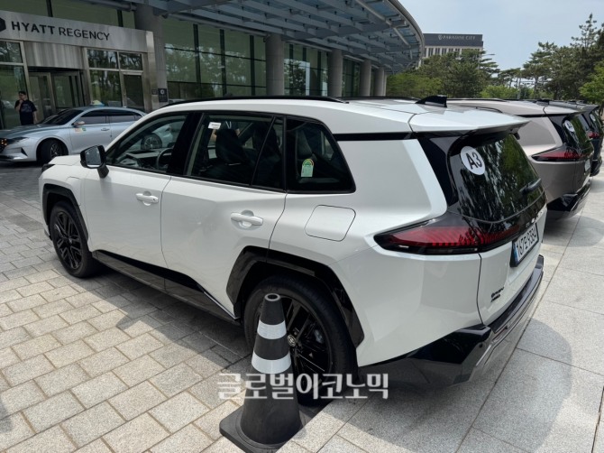 토요타 '올 뉴 RAV4 PHEV LIMITED'. 사진=최태인 기자