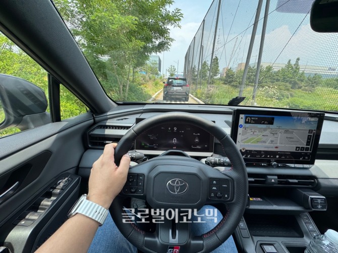 토요타 '올 뉴 RAV4 PHEV GR SPORT'. 사진=최태인 기자
