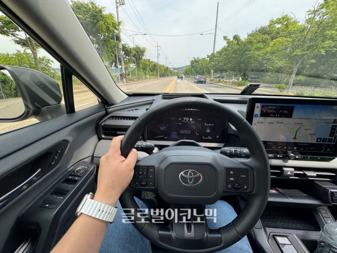 토요타 '올 뉴 RAV4 HEV XSE'. 사진=최태인 기자