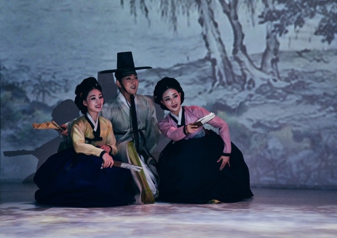김충한 안무·연출의 '춤, 화찬(畵讚)'