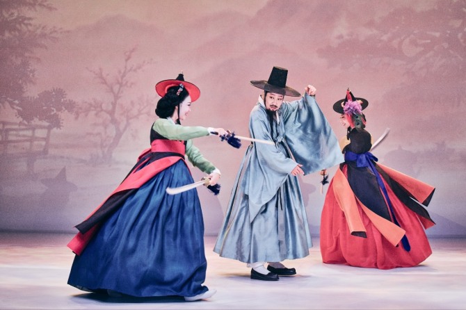 김충한 안무·연출의 '춤, 화찬(畵讚)'