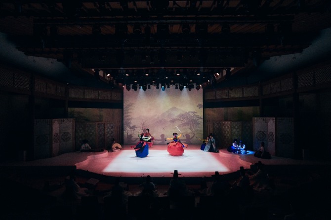 김충한 안무·연출의 '춤, 화찬(畵讚)'