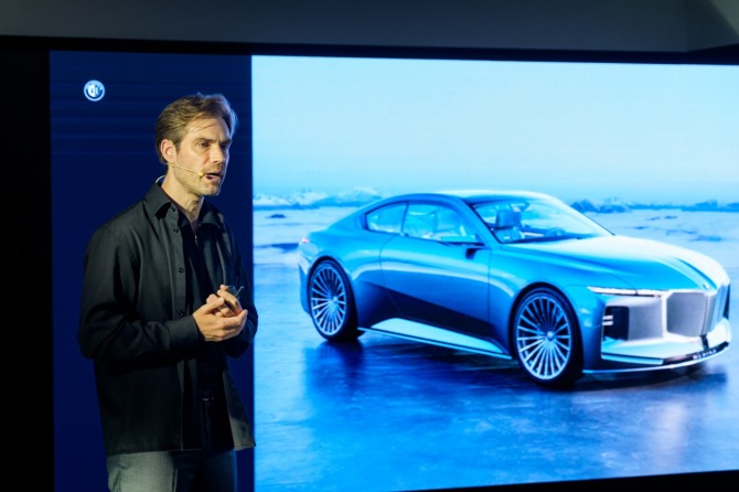 BMW 그룹 BMW 알피나 및 럭셔리 클래스 디자인 총괄 맥시밀리언 미쏘니(Maximilian Missoni) 부사장. 사진=BMW코리아