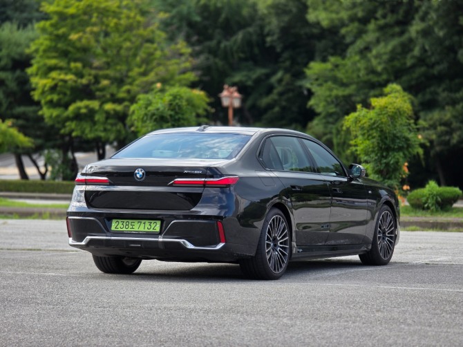 BMW i7 xDrive60 MSP 인디비주얼 마누팍투어. 사진=최태인 기자