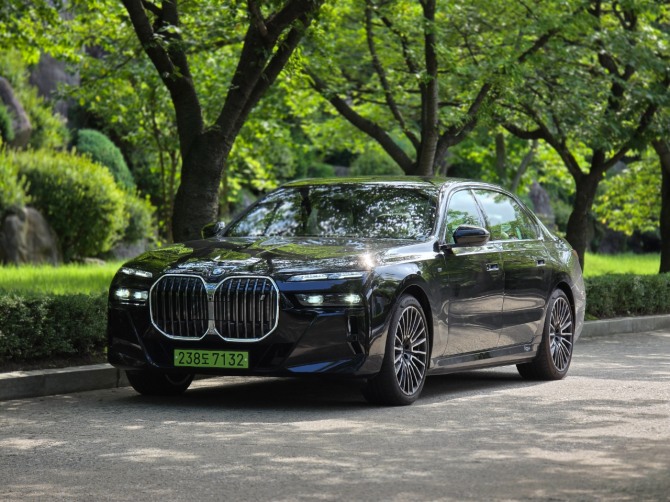 BMW i7 xDrive60 MSP 인디비주얼 마누팍투어. 사진=최태인 기자