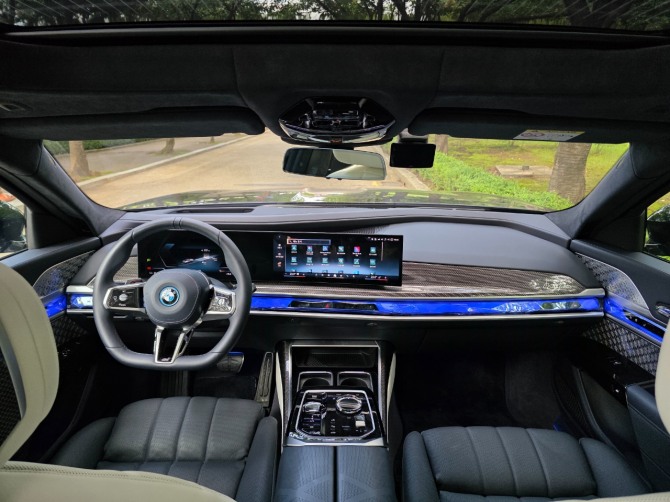BMW i7 xDrive60 MSP 인디비주얼 마누팍투어. 사진=최태인 기자
