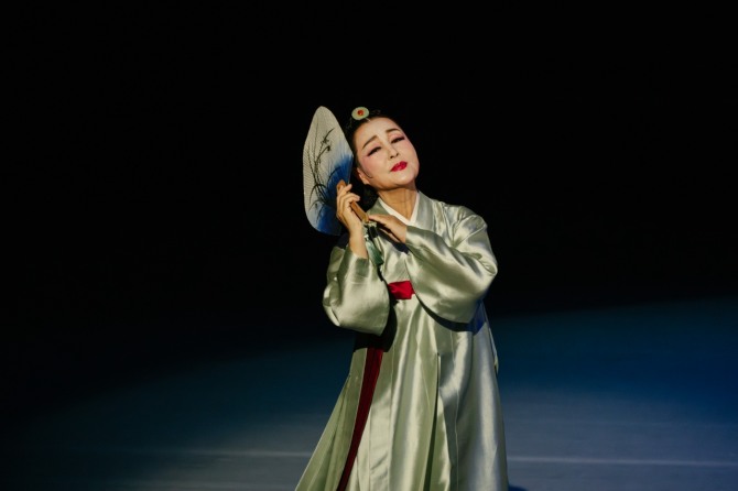 윤성주 예술감독·안무의 '월(月)_담청'