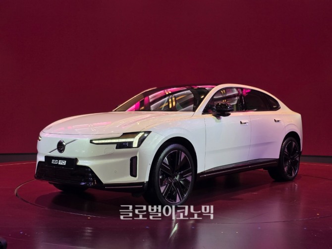 볼보 'ES90'. 사진=최태인 기자