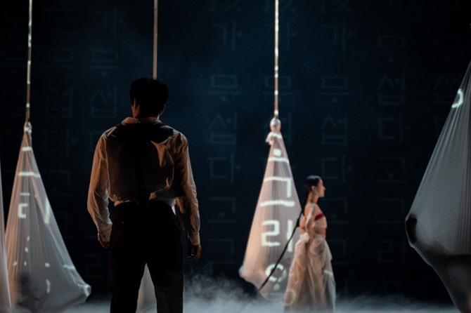 정유진 안무의  '오감도: 까마귀가 내려다본 세상'