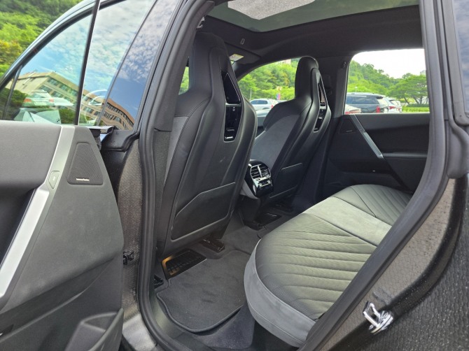 BMW 'iX xDrive45'. 사진=최태인 기자
