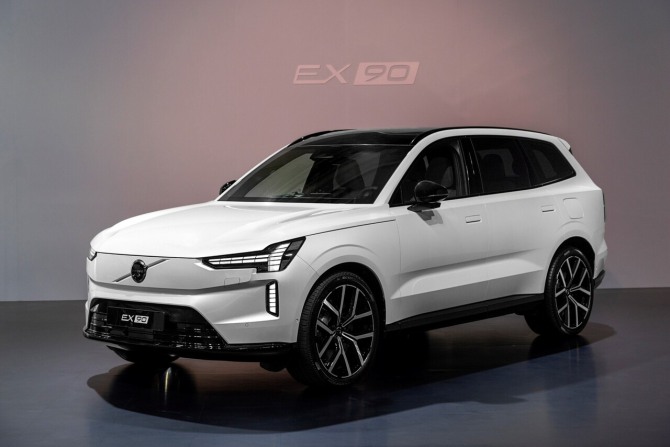 [COVER STORY] "스웨디시 럭셔리의 역습"...볼보 EX90 프리미엄 전기 SUV ...