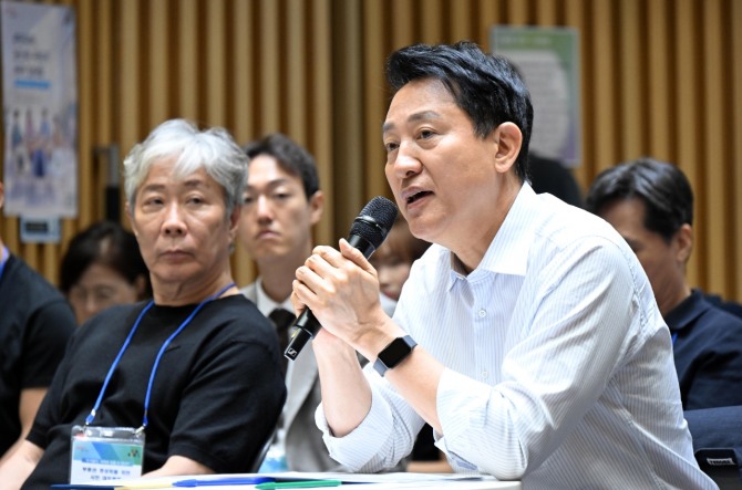 6일 서울시청에서 열린  ‘부동산 정상화를 위한 시민 대토론회’에서 오세훈 서울시장은 정부가 서울시의 정비사업을 적대시하는 것은 주객전도라고 강력 비판했다. 사진=서울시
