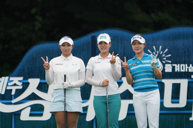 챔피언조로 출발한 강채연, 장은수, 서어진(왼쪽부터). 사진=강병구 기자
