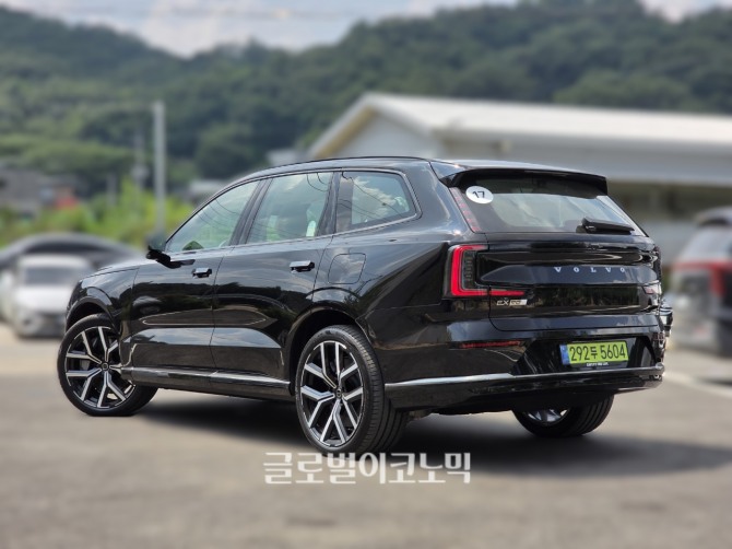 볼보 'EX90 트윈모터 퍼포먼스 울트라'. 사진=최태인 기자