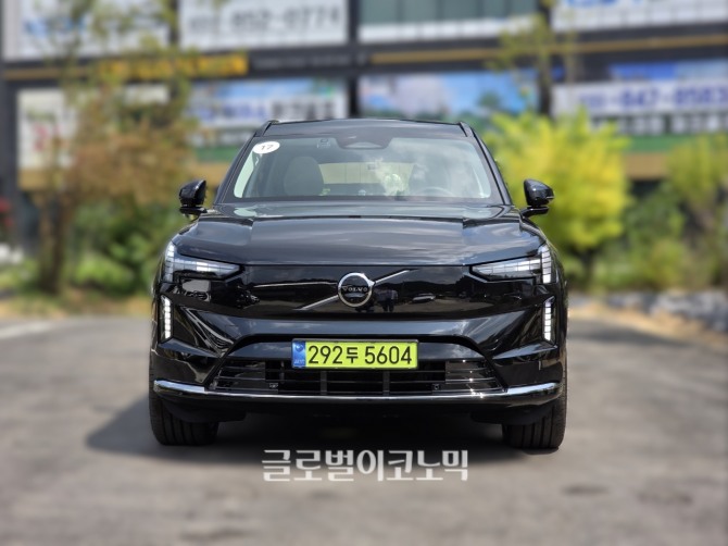 볼보 'EX90 트윈모터 퍼포먼스 울트라'. 사진=최태인 기자
