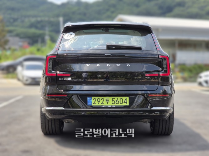 볼보 'EX90 트윈모터 퍼포먼스 울트라'. 사진=최태인 기자