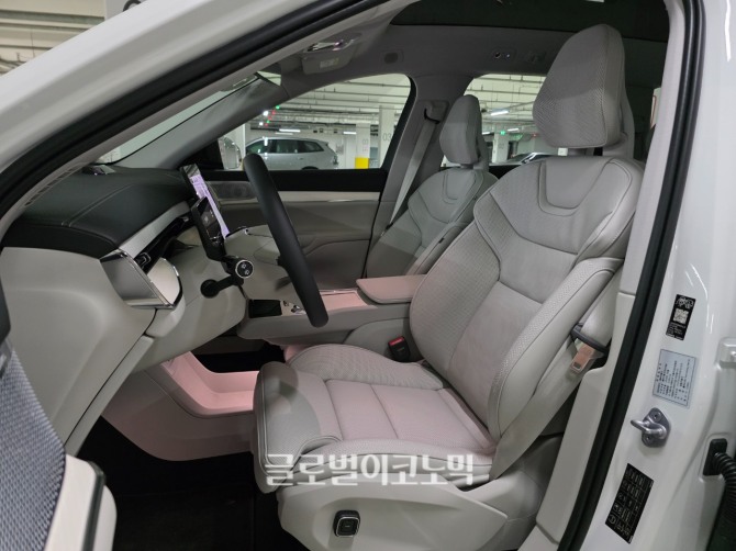 볼보 'EX90 트윈모터 퍼포먼스 울트라'. 사진=최태인 기자
