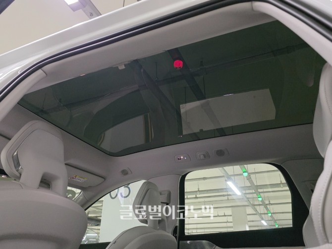 볼보 'EX90 트윈모터 퍼포먼스 울트라'. 사진=최태인 기자