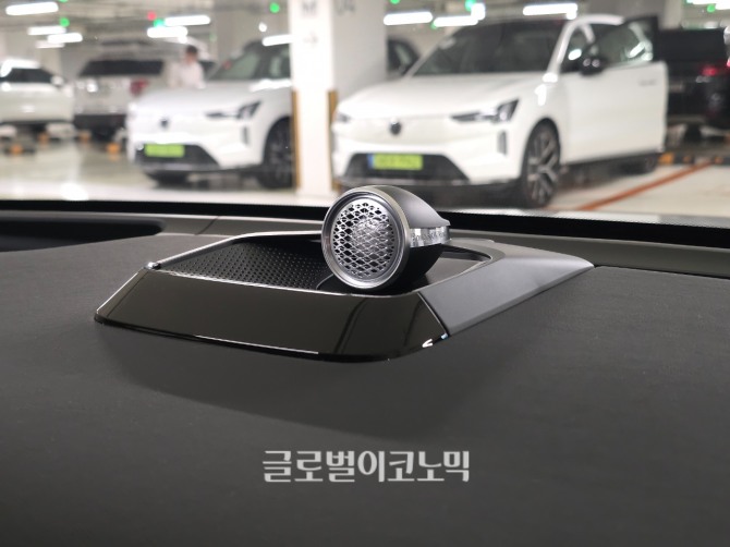 볼보 'EX90 트윈모터 퍼포먼스 울트라'. 사진=최태인 기자