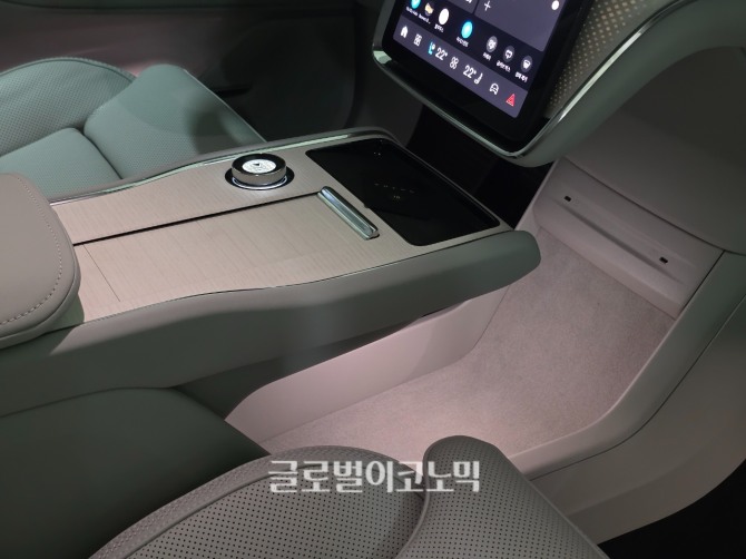 볼보 'EX90 트윈모터 퍼포먼스 울트라'. 사진=최태인 기자