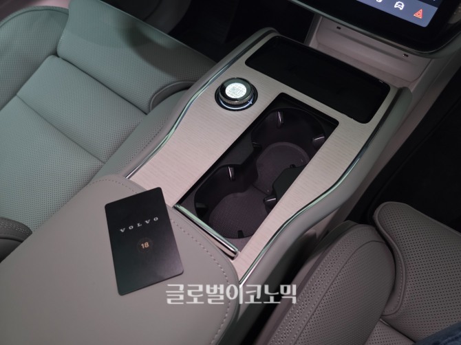 볼보 'EX90 트윈모터 퍼포먼스 울트라'. 사진=최태인 기자