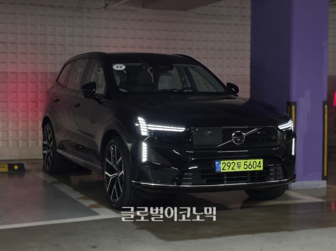 볼보 'EX90 트윈모터 퍼포먼스 울트라'. 사진=최태인 기자