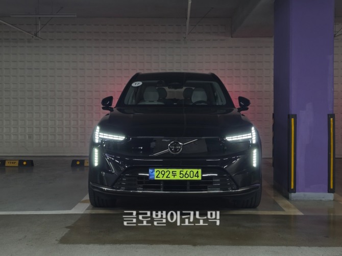 볼보 'EX90 트윈모터 퍼포먼스 울트라'. 사진=최태인 기자