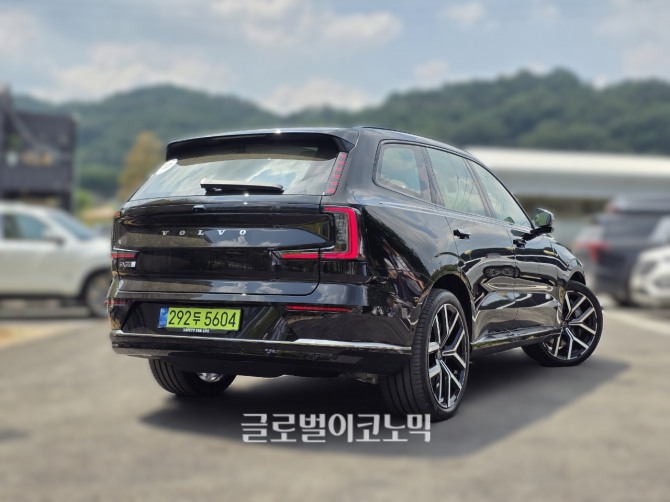 볼보 'EX90 트윈모터 퍼포먼스 울트라'. 사진=최태인 기자