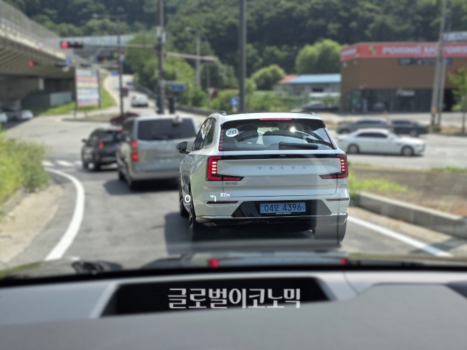 볼보 'EX90 트윈모터 퍼포먼스 울트라'. 사진=최태인 기자