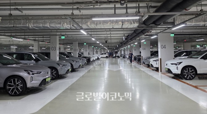 볼보 'EX90 트윈모터 퍼포먼스 울트라'. 사진=최태인 기자