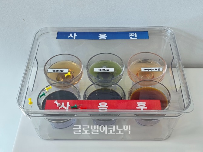 르노코리아 물금 대리점 2층 고객 휴게공간에 전시된 엔진오일, 미션오일, 브레이크 오일 사용 전&후 샘플. 사진=최태인 기자 