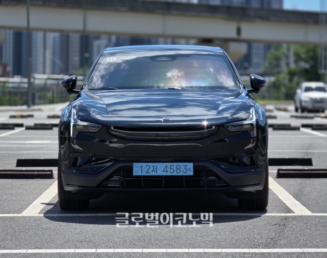 폴스타 '폴스타 3 듀얼 모터'. 사진=최태인 기자