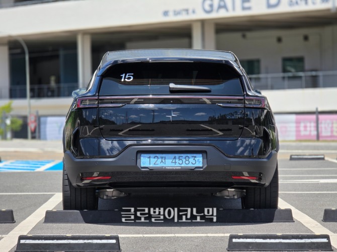 폴스타 '폴스타 3 듀얼 모터'. 사진=최태인 기자