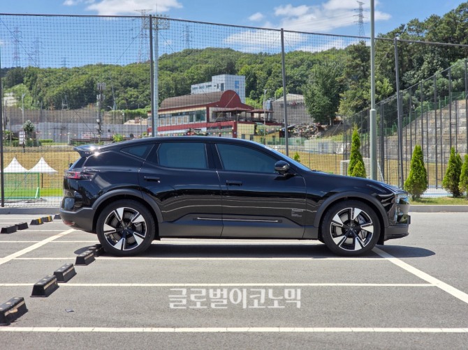 폴스타 '폴스타 3 듀얼 모터'. 사진=최태인 기자