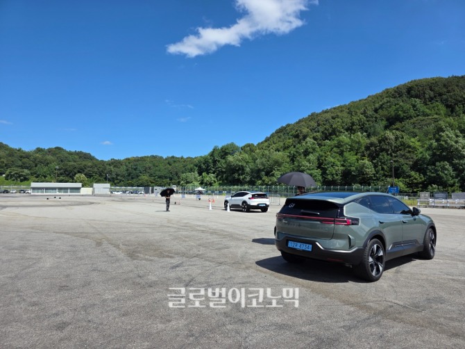 폴스타 '폴스타 3 듀얼 모터'. 사진=최태인 기자