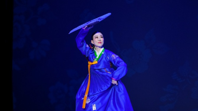 설자영 총연출·안무의 '정성(停盛)'(2026), 배정혜류 부채현금(춤 설자영)