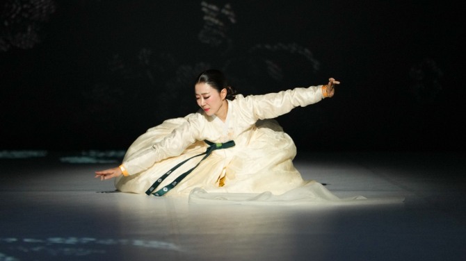 설자영 총연출·안무의 '정성(停盛)'(2026), 이매방류 살풀이춤(춤 설자영)