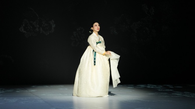 설자영 총연출·안무의 '정성(停盛)'(2026), 이매방류 살풀이춤(춤 설자영)