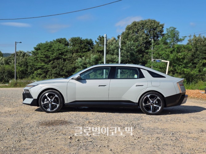 현대자동차 '디 올 뉴 아반떼' 2.0 가솔린 인스퍼레이션. 사진=최태인 기자