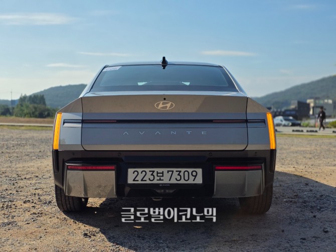현대자동차 '디 올 뉴 아반떼' 2.0 가솔린 인스퍼레이션. 사진=최태인 기자