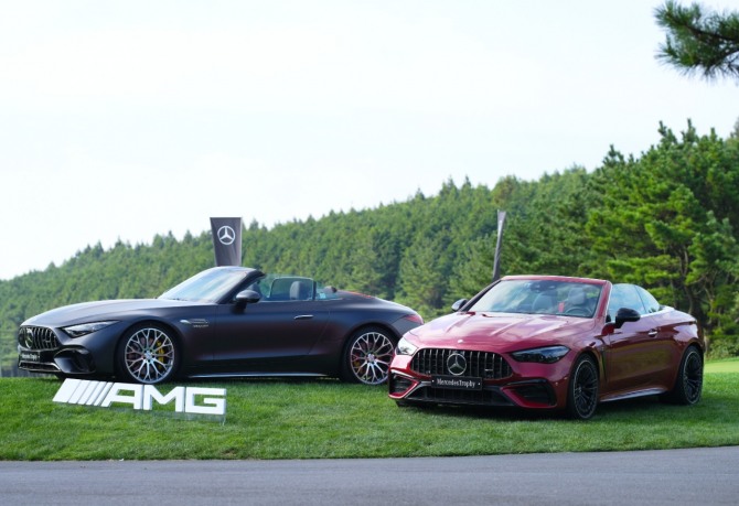 (왼쪽부터) 메르세데스-AMG SL, 메르세데스-AMG CLE 카브리올레. 사진=메르세데스-벤츠코리아