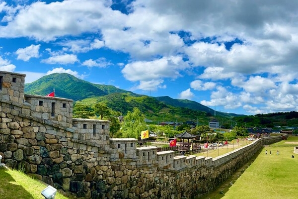청도읍성 전경. 청도군은 석빙고와 청도향교 등 주변 국가유산을 연계한 야행사업을 통해 지역 문화유산을 야간 관광 콘텐츠로 확장할 계획이다. 사진=청도군